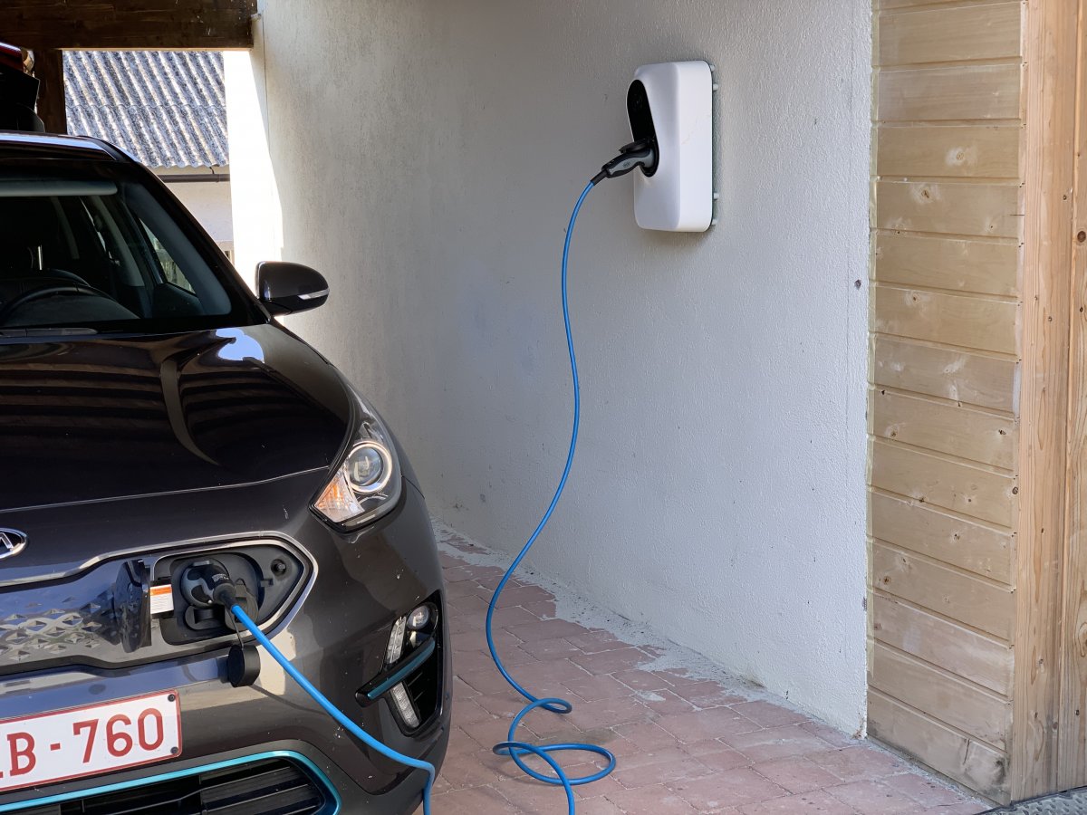 easy to hook up and charge up..