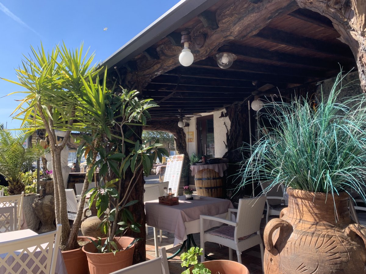 one of our fave seaside restaurants for calamari and chips..